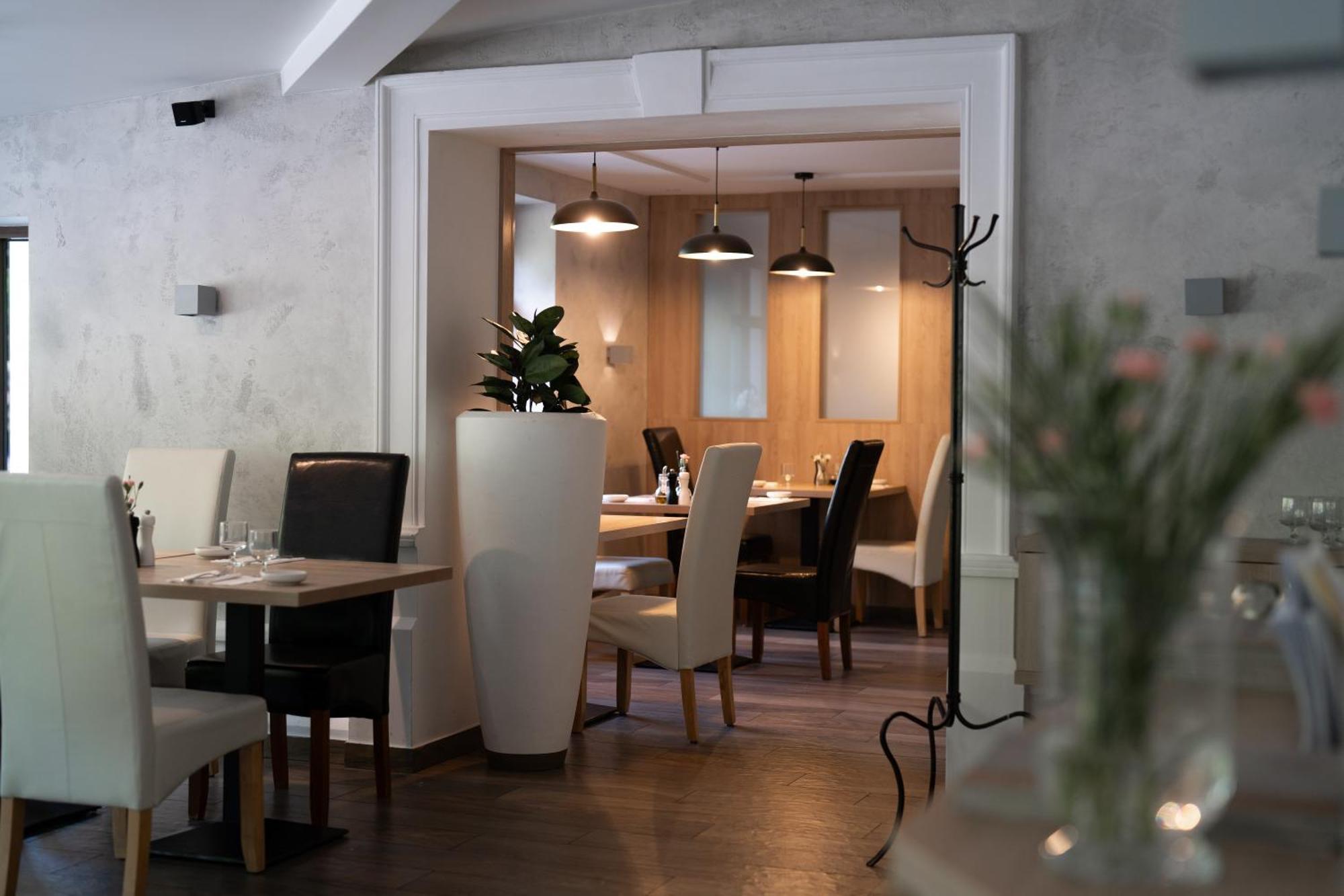 Penzion A Restaurace Bily Mlyn Liberec Exterior photo